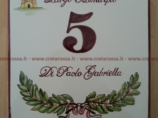 cod.art: nc94 - Mattonella in ceramica cm 20x20 con stemma e scritta personalizzata. 